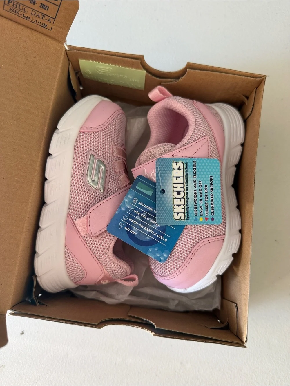 NEW Skechers Comfy Velcro Sneakers Pink Sparkle Size 5